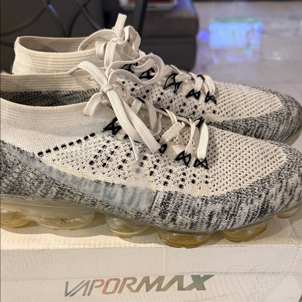 Nike VaporMax Flyknit in White and Gray